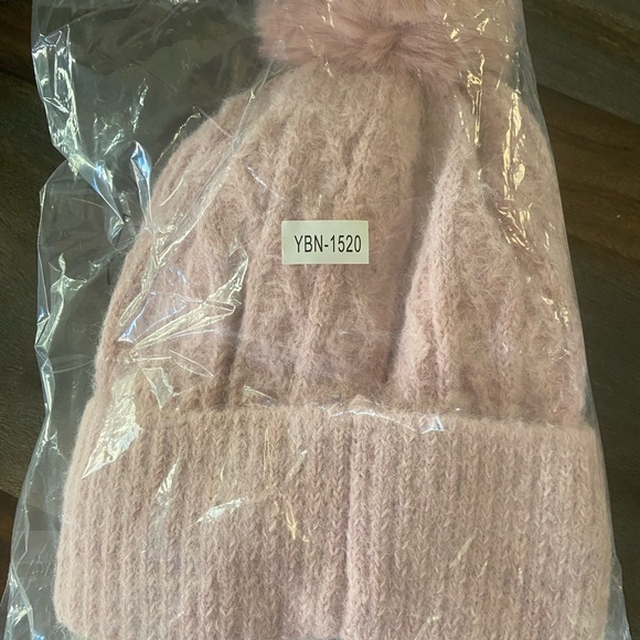 Pink knit hat - Picture 2 of 2